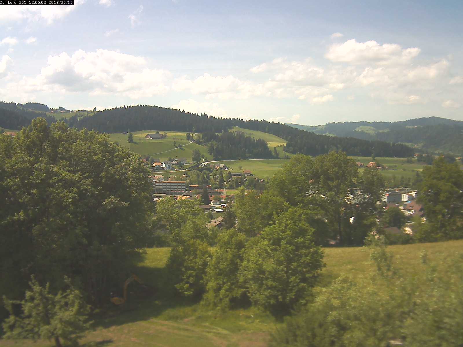 Webcam-Bild: Aussicht vom Dorfberg in Langnau 20180512-120601