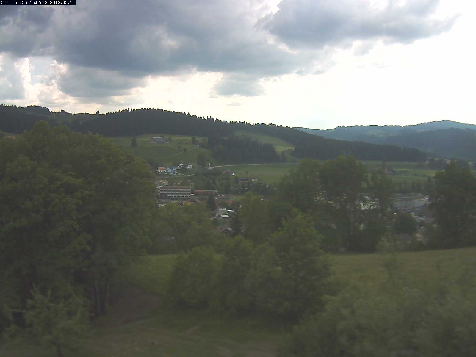 Webcam-Bild: Aussicht vom Dorfberg in Langnau 20180512-160601