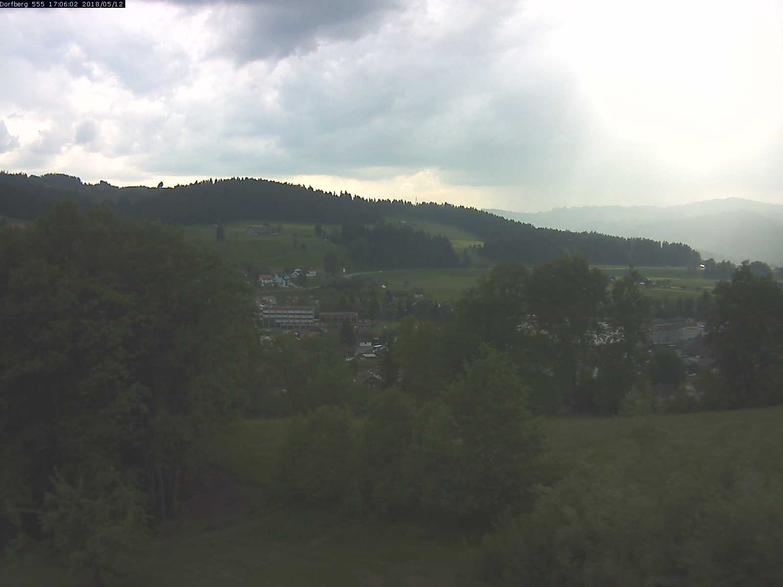 Webcam-Bild: Aussicht vom Dorfberg in Langnau 20180512-170601