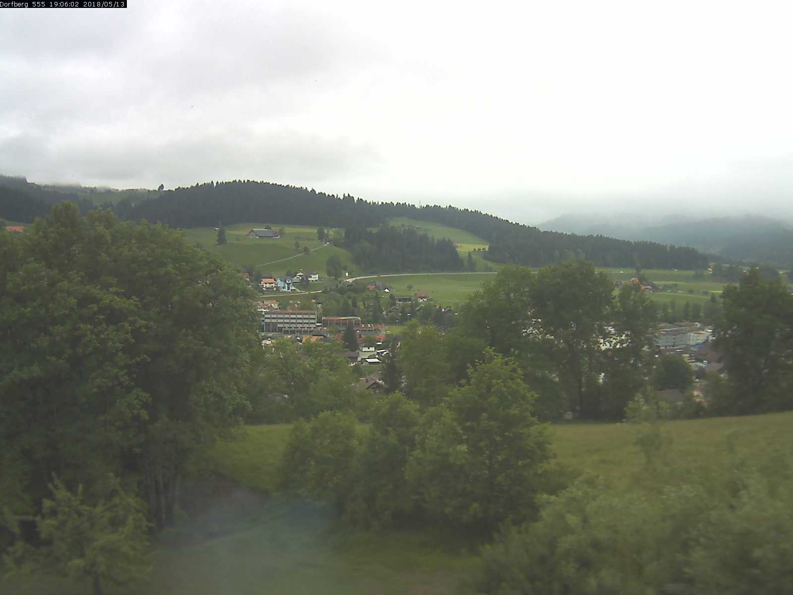 Webcam-Bild: Aussicht vom Dorfberg in Langnau 20180513-190601