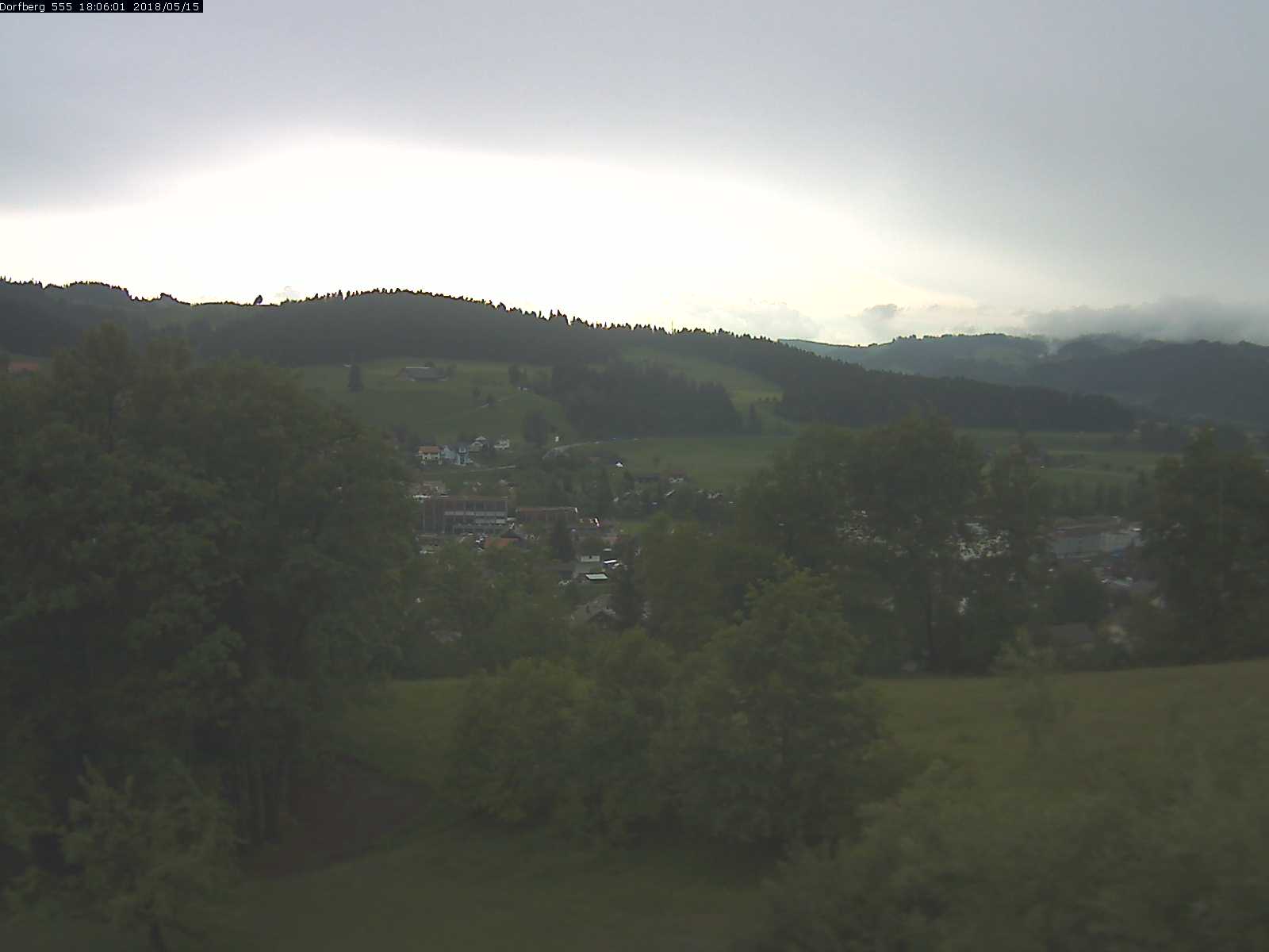 Webcam-Bild: Aussicht vom Dorfberg in Langnau 20180515-180601