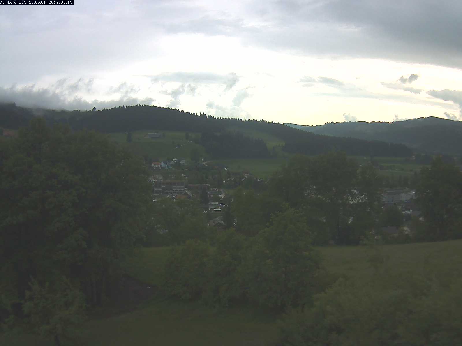 Webcam-Bild: Aussicht vom Dorfberg in Langnau 20180515-190601
