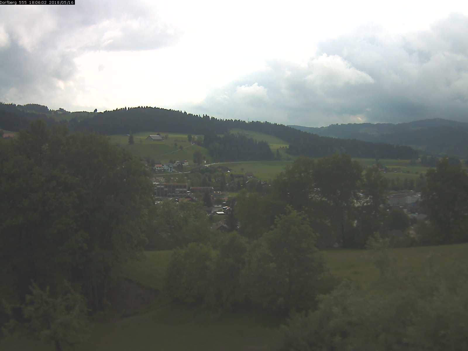 Webcam-Bild: Aussicht vom Dorfberg in Langnau 20180516-180601