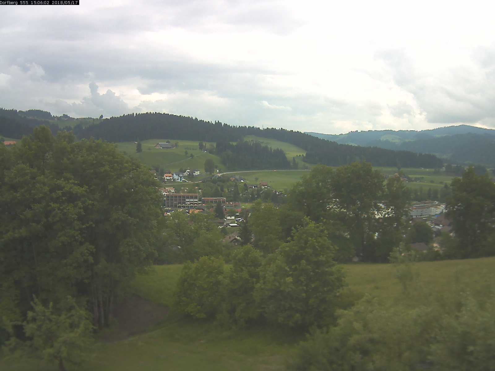 Webcam-Bild: Aussicht vom Dorfberg in Langnau 20180517-150601