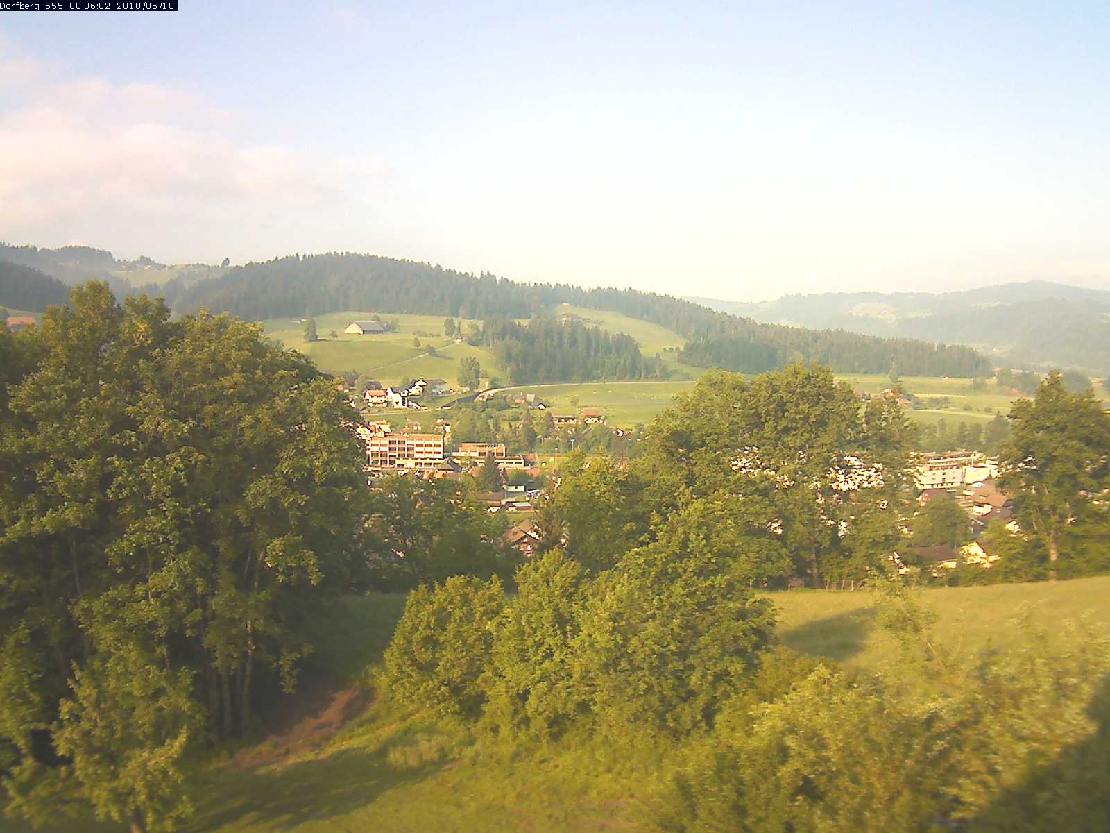 Webcam-Bild: Aussicht vom Dorfberg in Langnau 20180518-080602