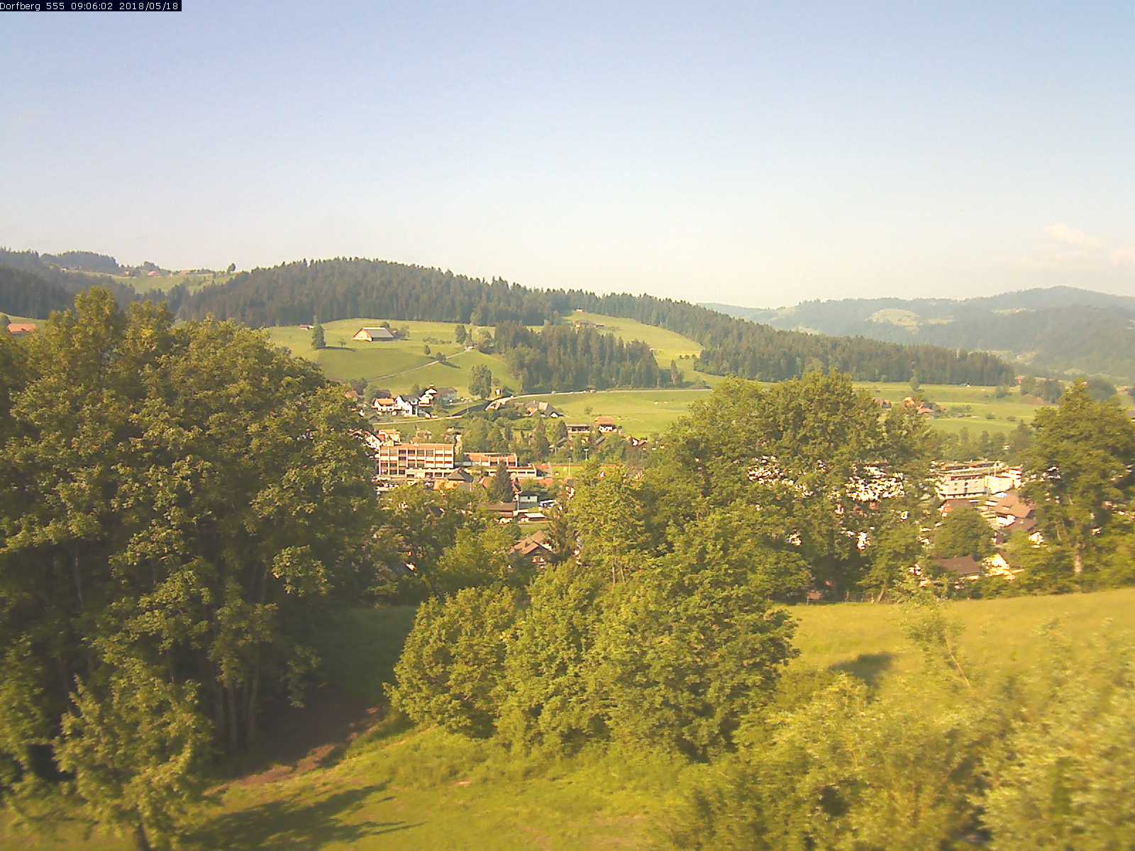Webcam-Bild: Aussicht vom Dorfberg in Langnau 20180518-090601