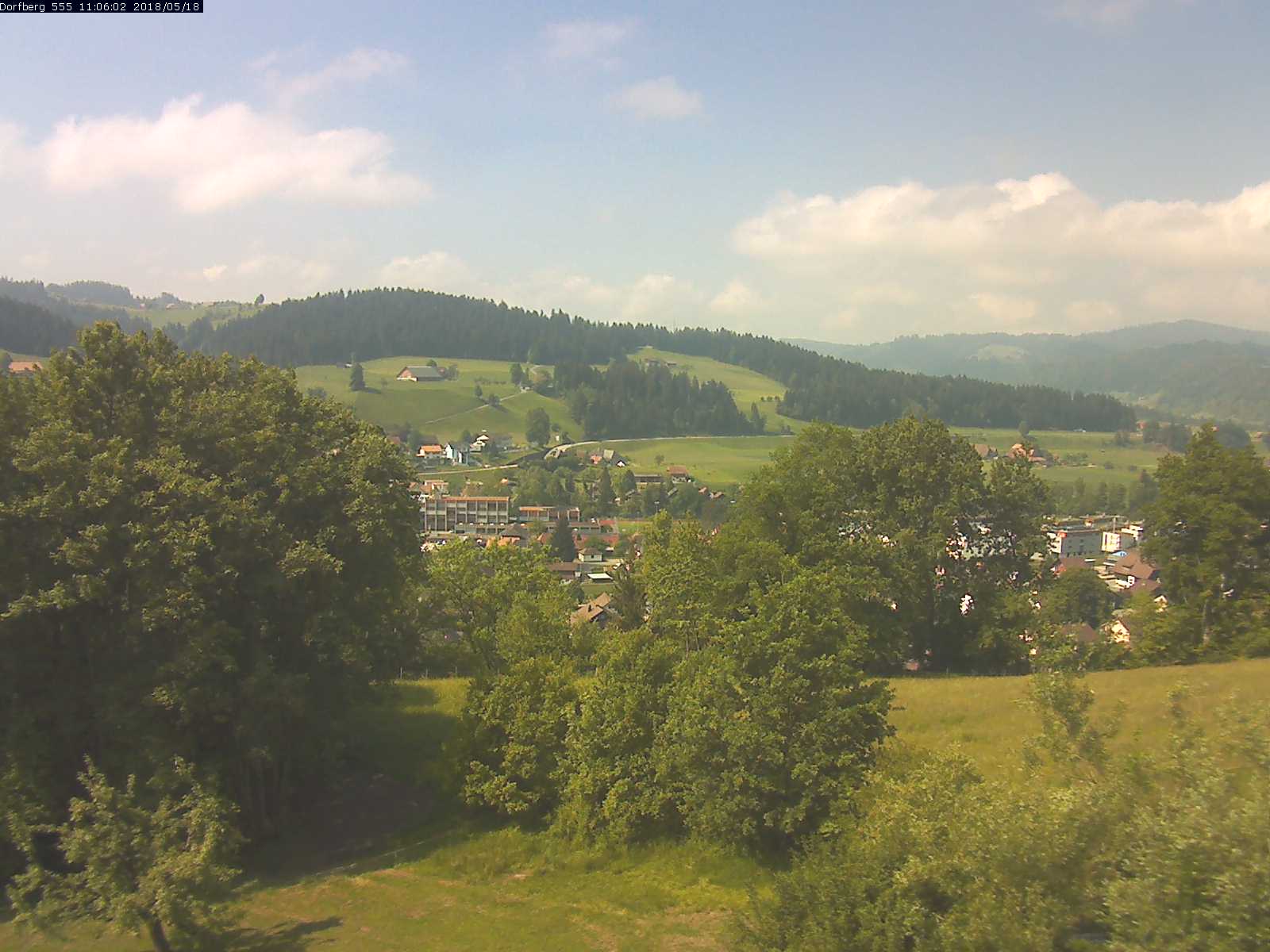 Webcam-Bild: Aussicht vom Dorfberg in Langnau 20180518-110601