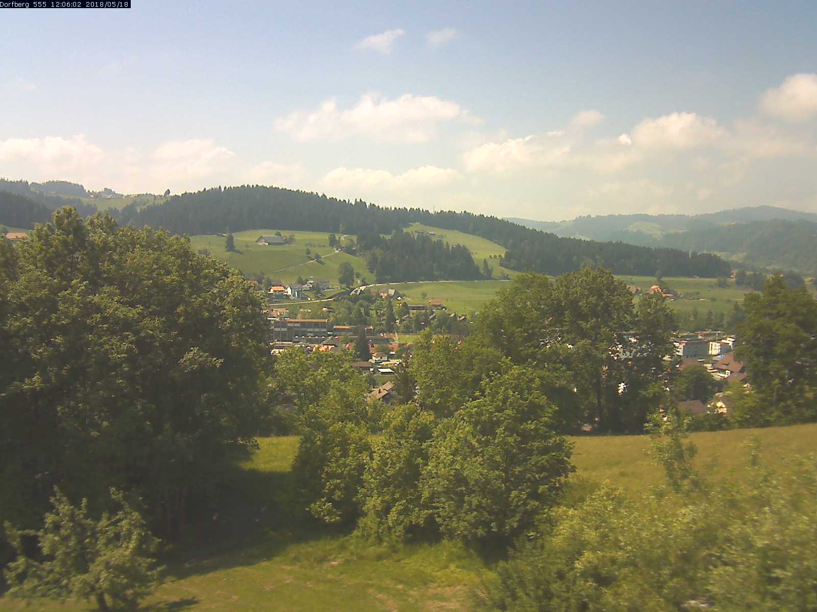 Webcam-Bild: Aussicht vom Dorfberg in Langnau 20180518-120601
