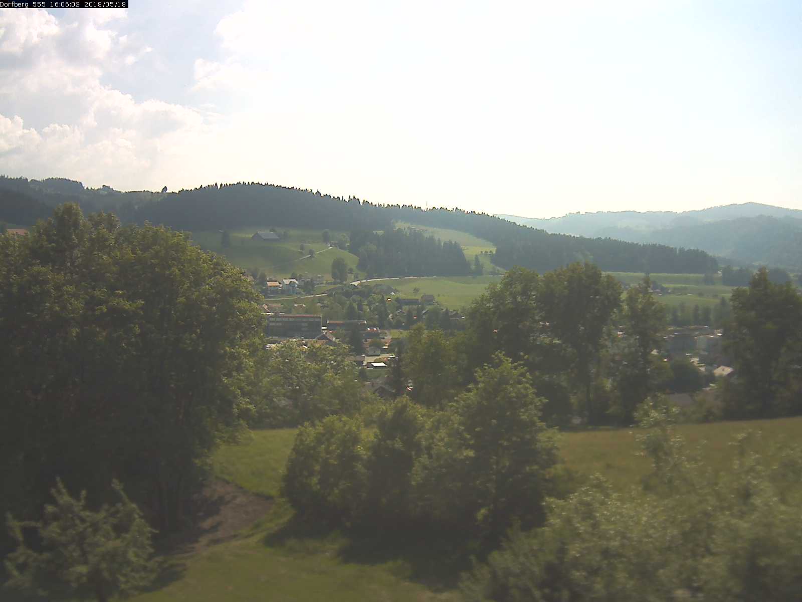 Webcam-Bild: Aussicht vom Dorfberg in Langnau 20180518-160601