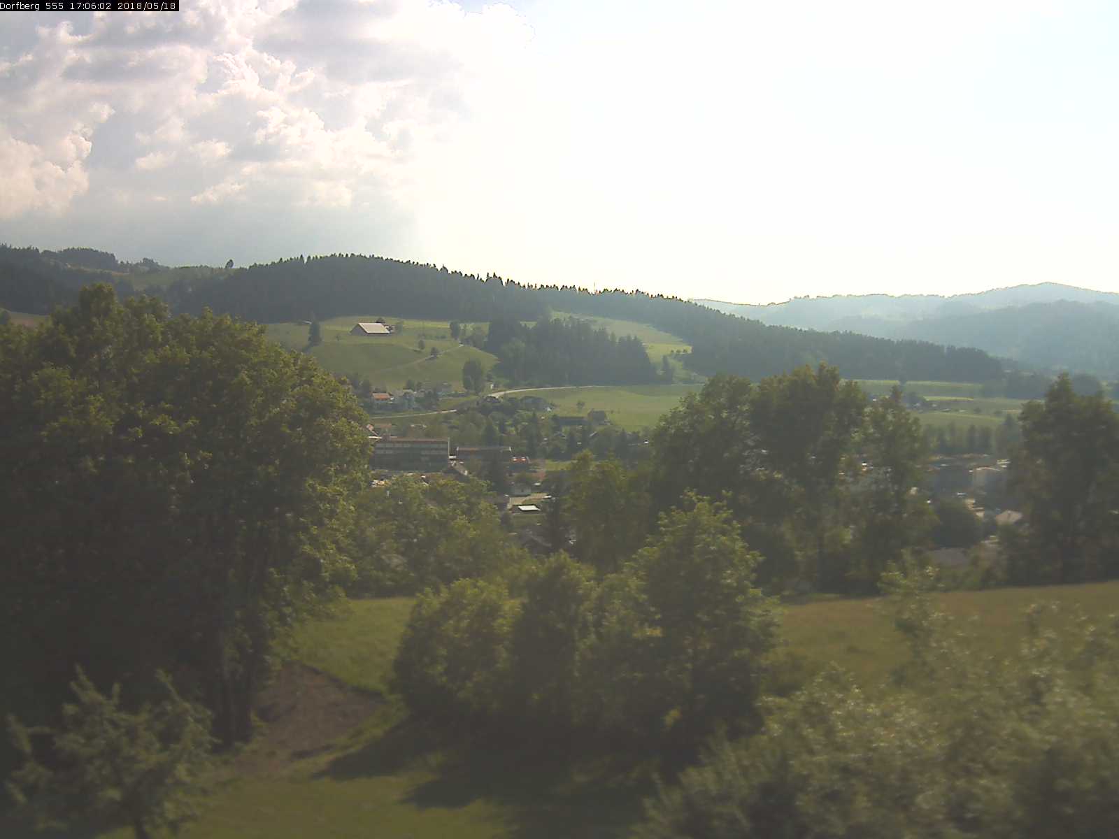 Webcam-Bild: Aussicht vom Dorfberg in Langnau 20180518-170601
