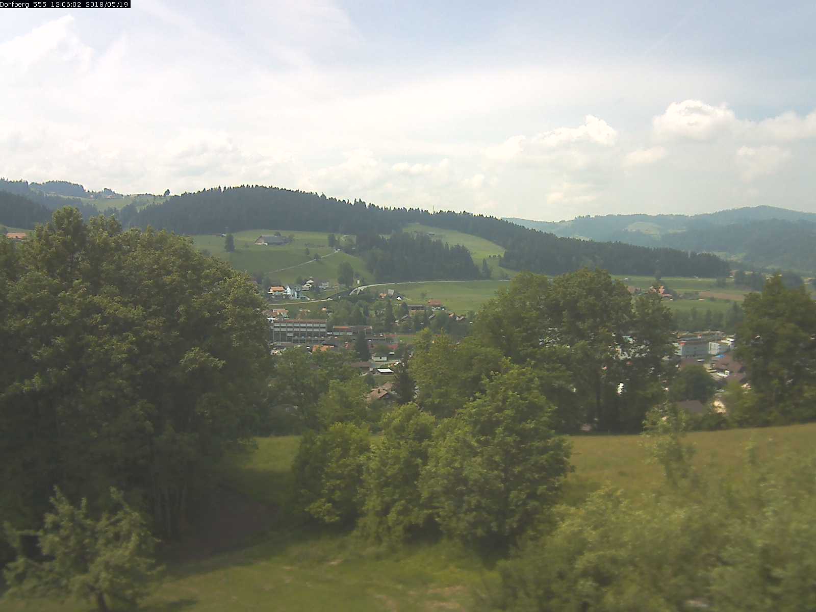 Webcam-Bild: Aussicht vom Dorfberg in Langnau 20180519-120601