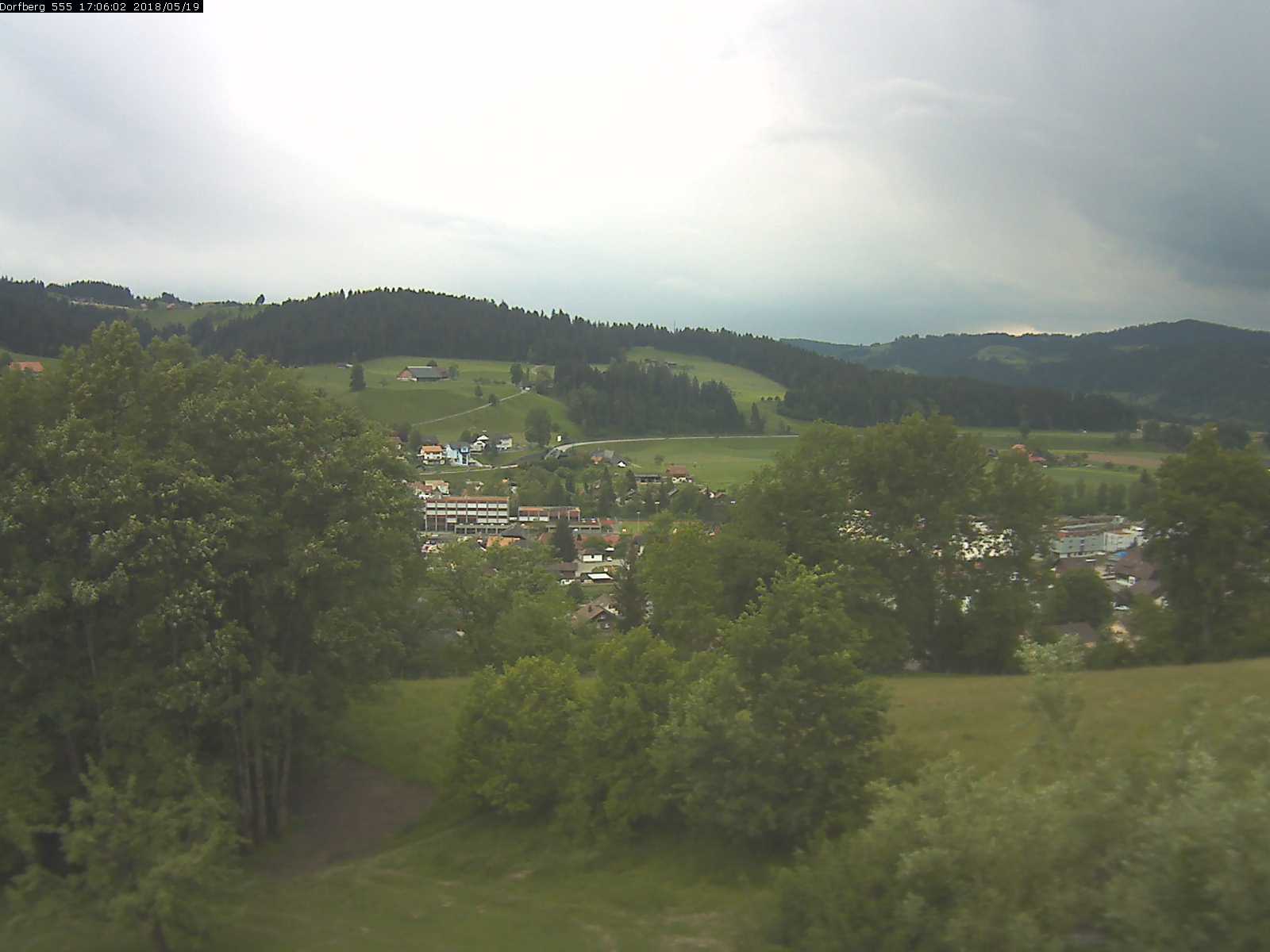 Webcam-Bild: Aussicht vom Dorfberg in Langnau 20180519-170601
