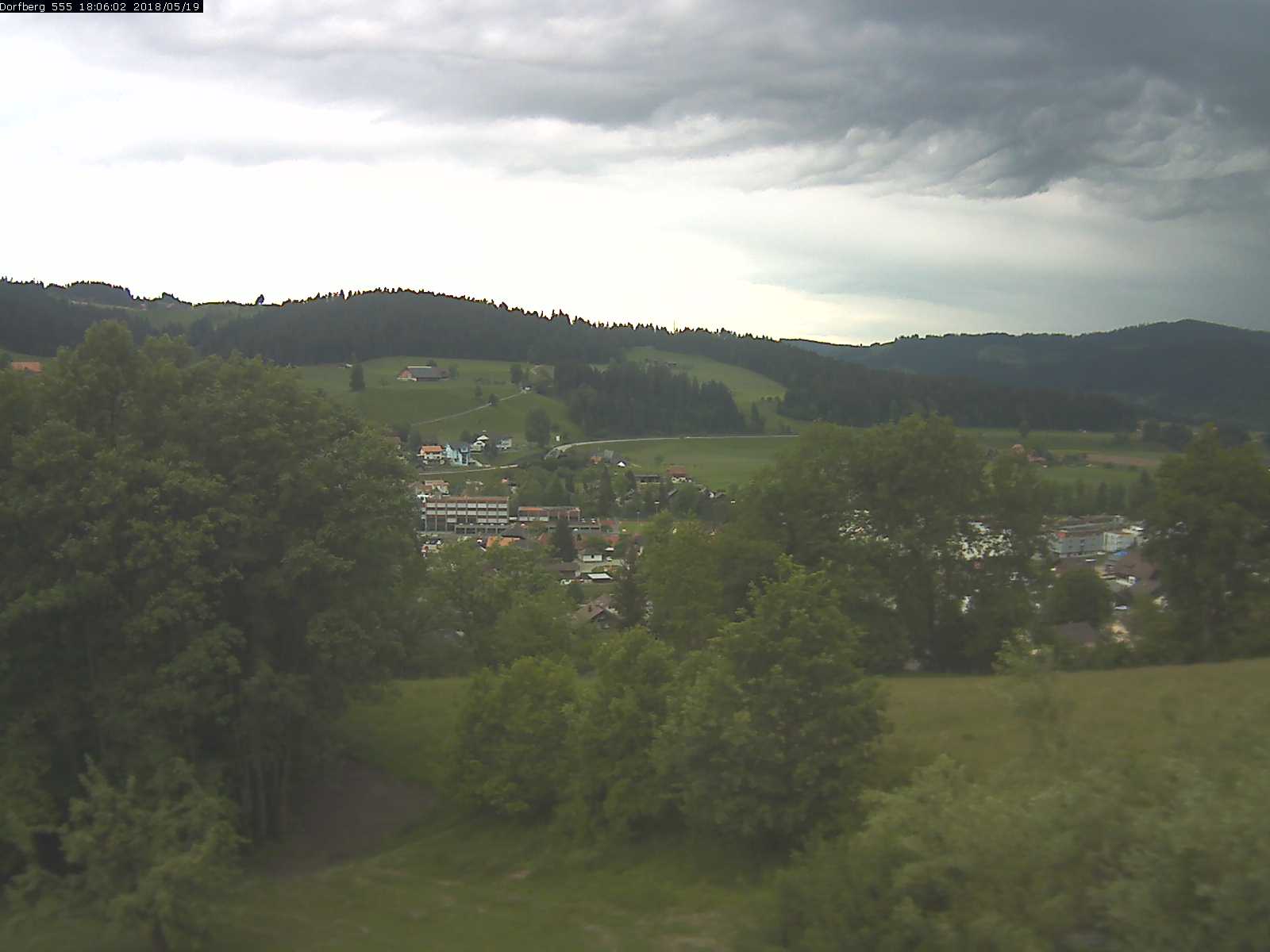 Webcam-Bild: Aussicht vom Dorfberg in Langnau 20180519-180601