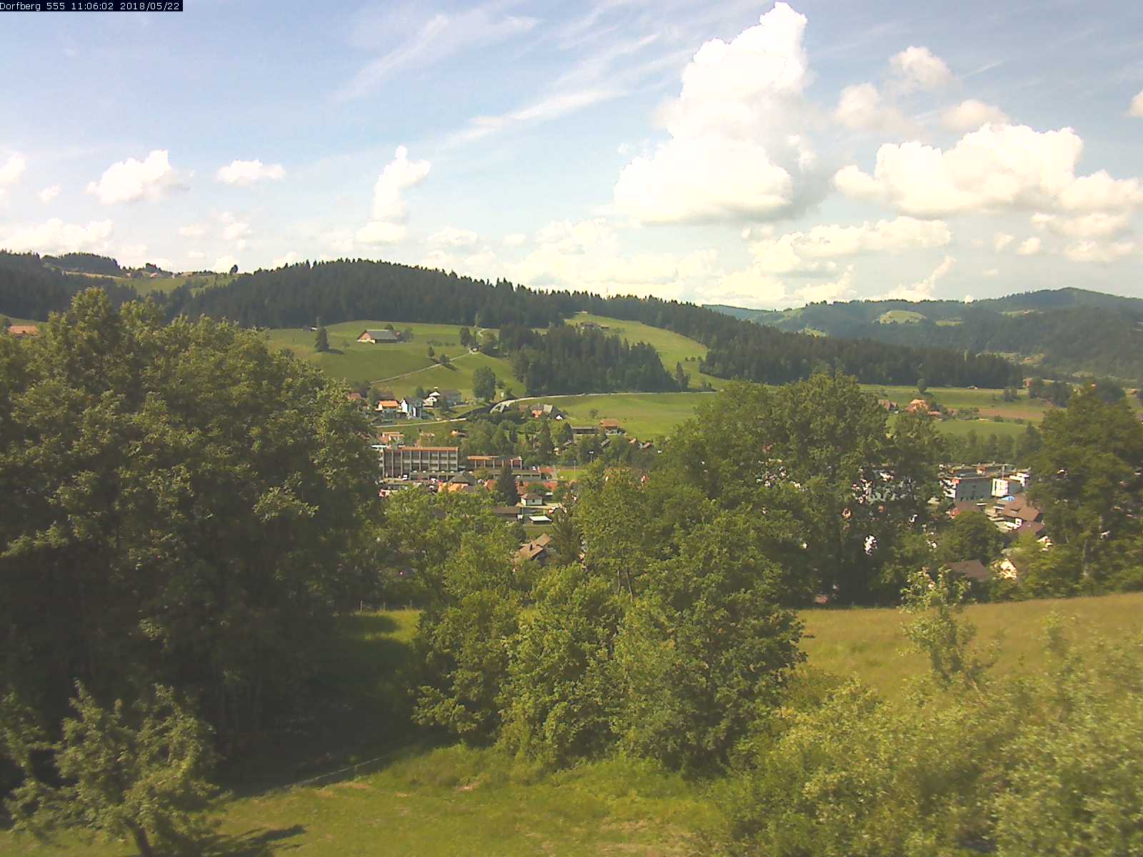 Webcam-Bild: Aussicht vom Dorfberg in Langnau 20180522-110601