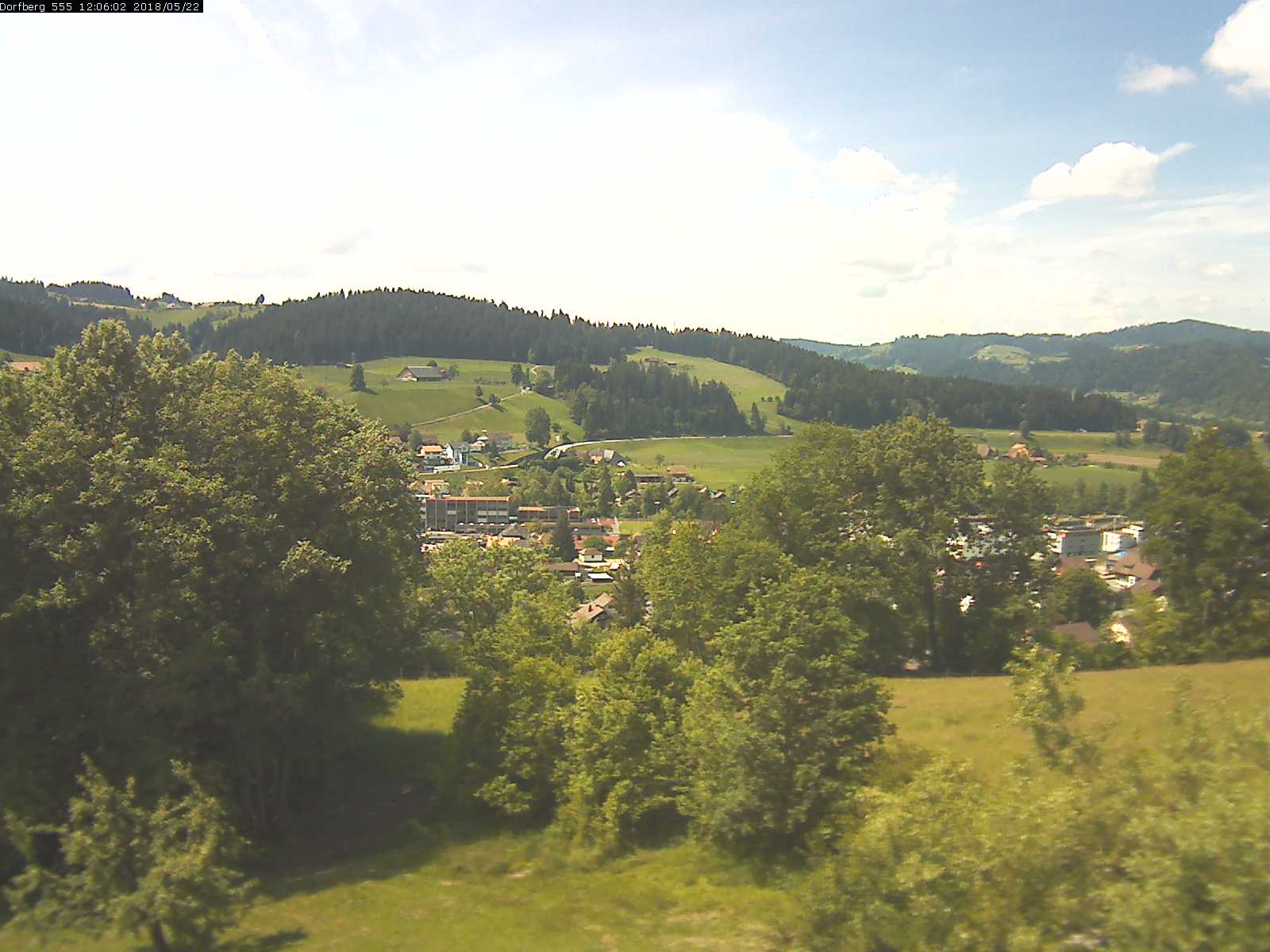 Webcam-Bild: Aussicht vom Dorfberg in Langnau 20180522-120601