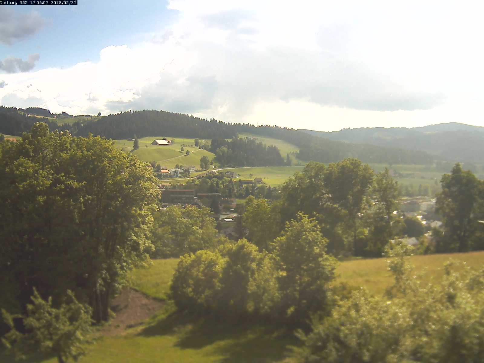 Webcam-Bild: Aussicht vom Dorfberg in Langnau 20180522-170601