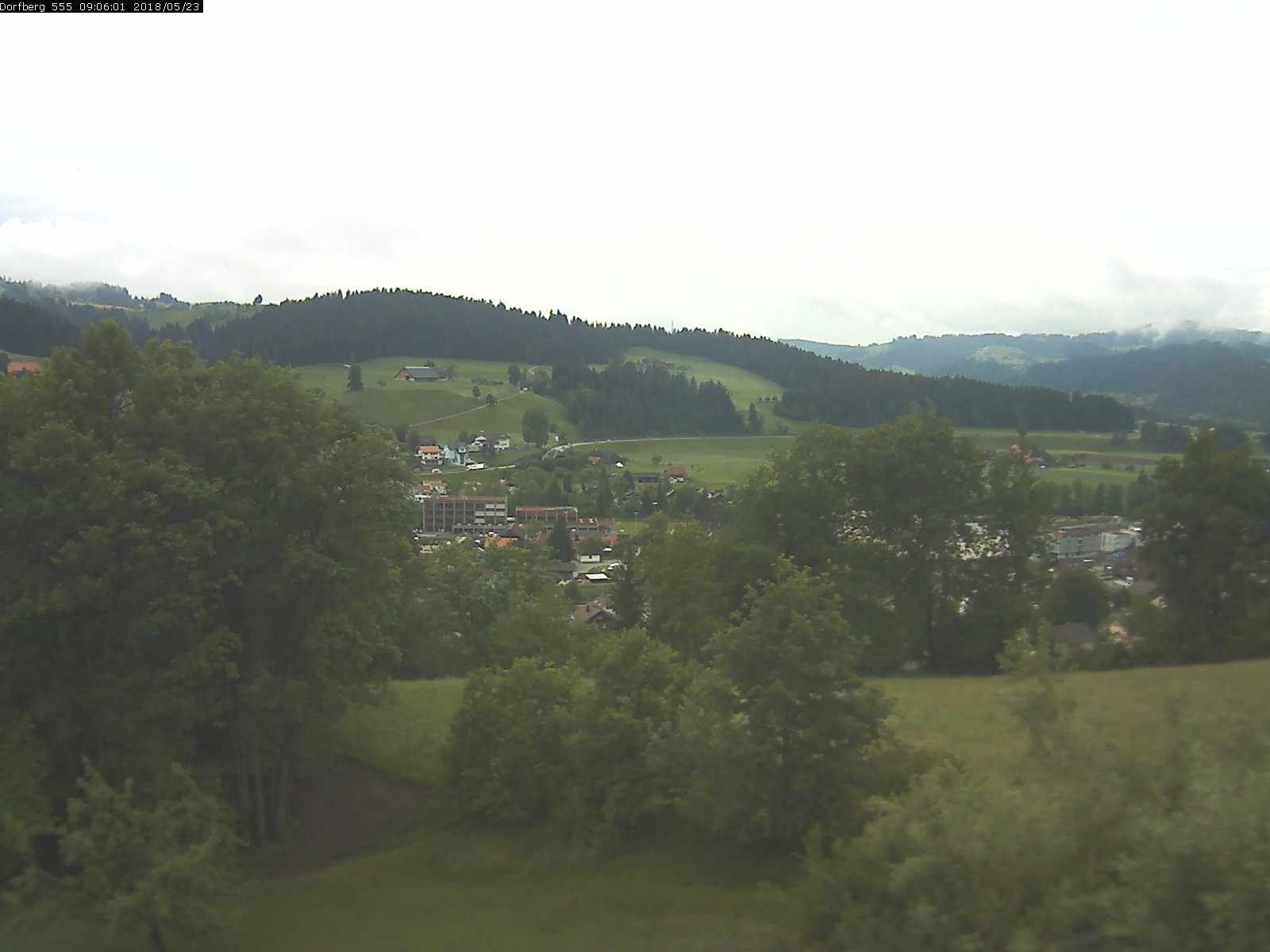 Webcam-Bild: Aussicht vom Dorfberg in Langnau 20180523-090601