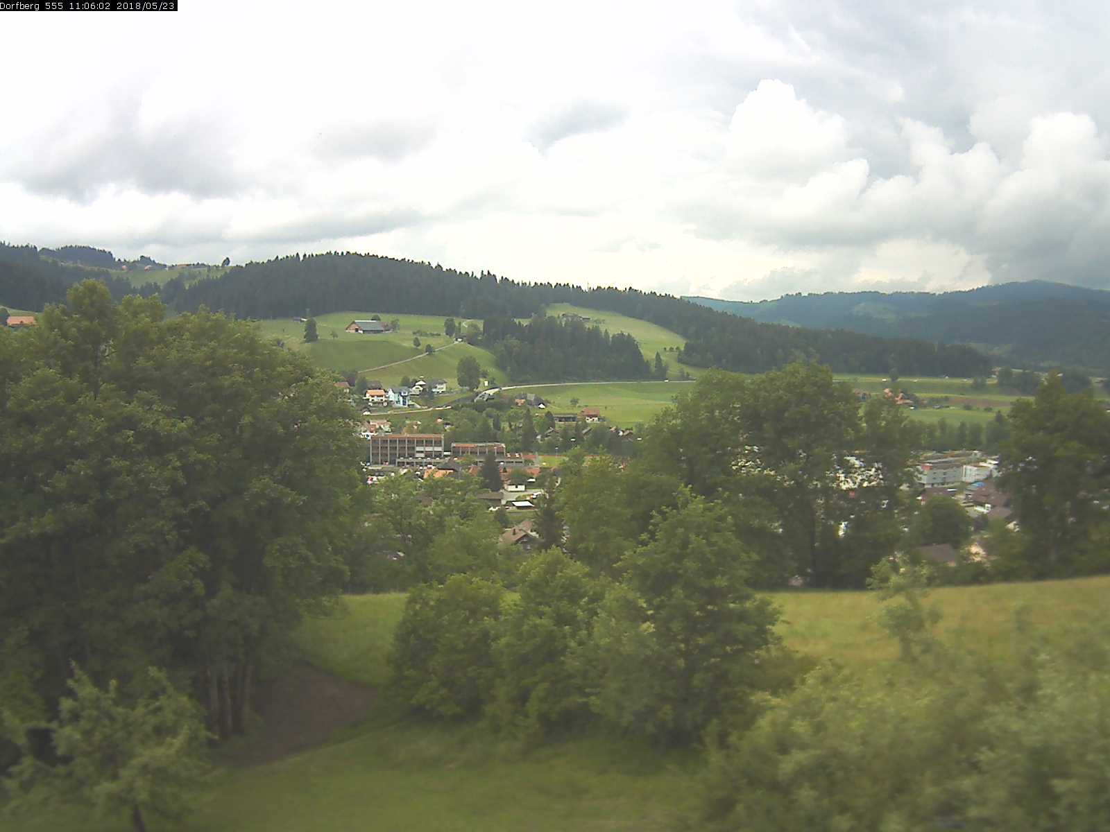 Webcam-Bild: Aussicht vom Dorfberg in Langnau 20180523-110602