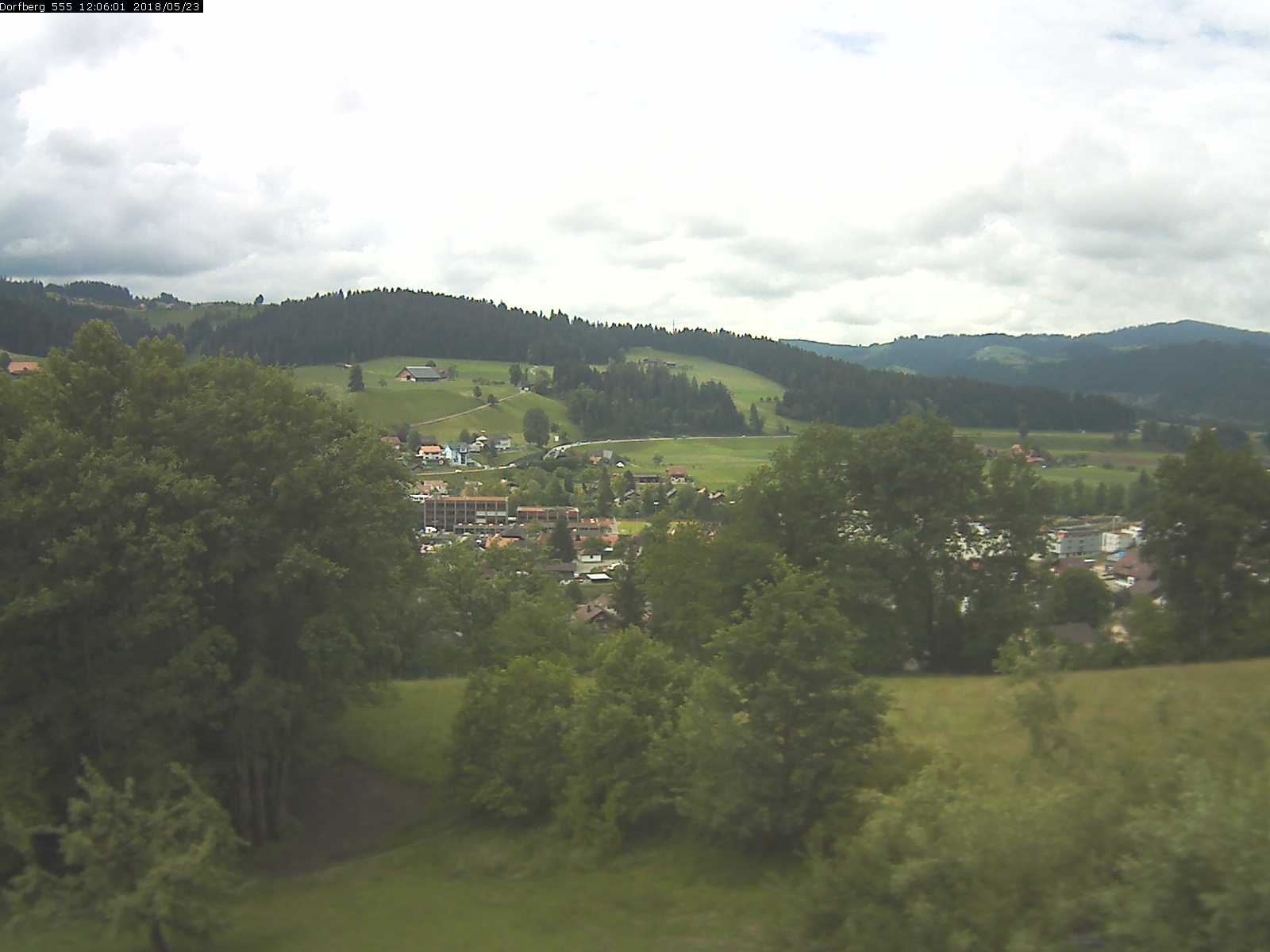 Webcam-Bild: Aussicht vom Dorfberg in Langnau 20180523-120601