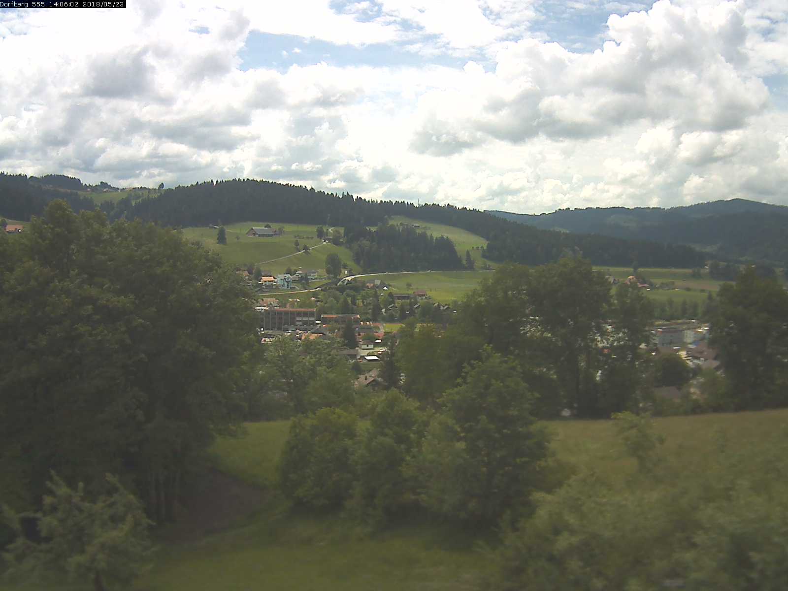 Webcam-Bild: Aussicht vom Dorfberg in Langnau 20180523-140601