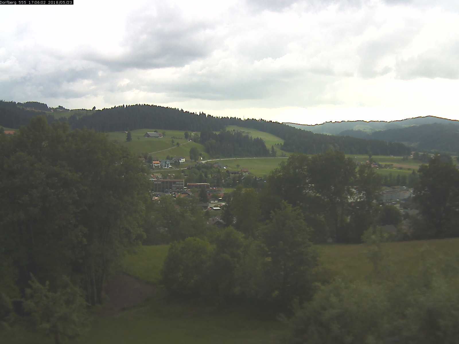 Webcam-Bild: Aussicht vom Dorfberg in Langnau 20180523-170601