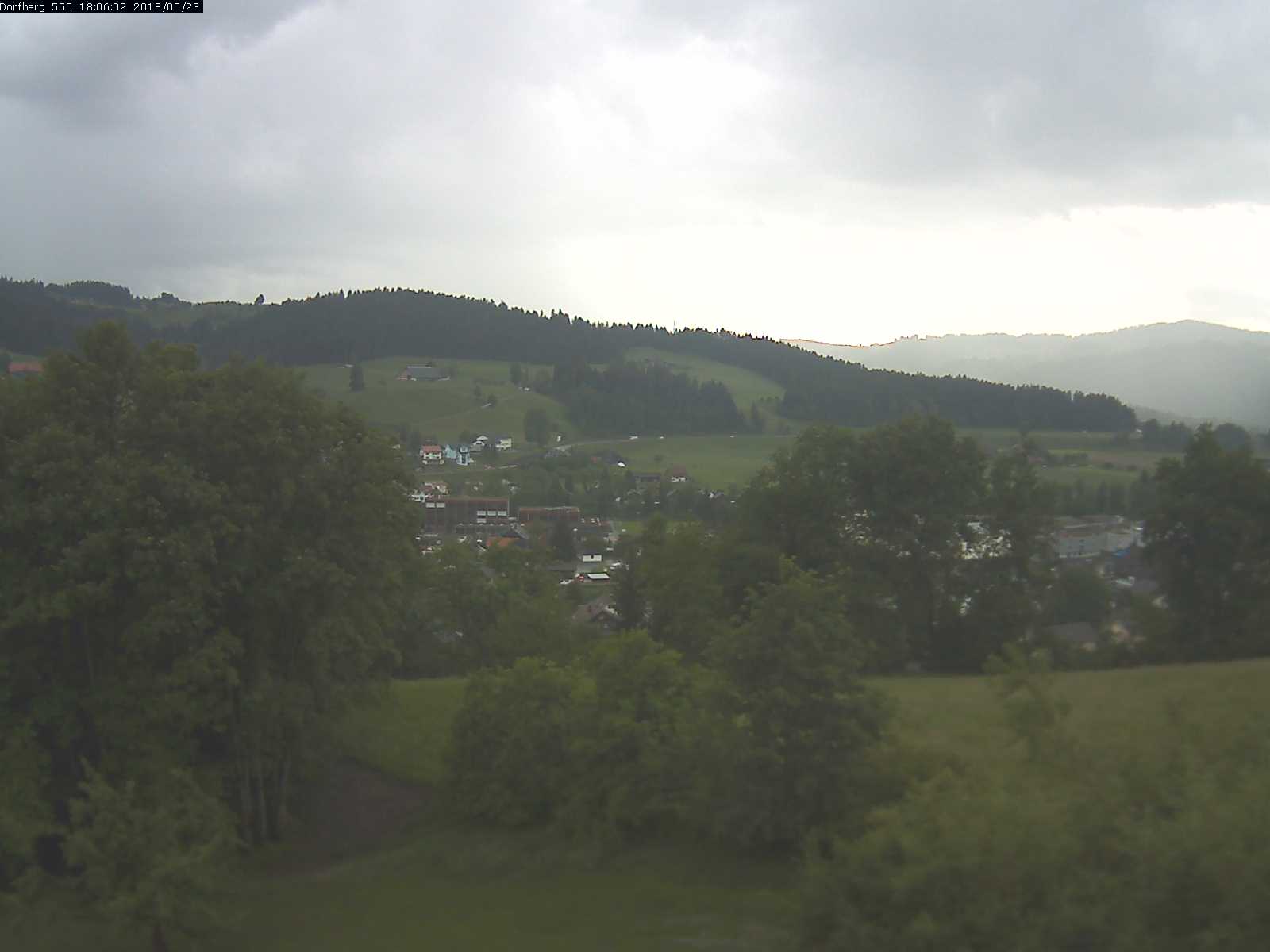 Webcam-Bild: Aussicht vom Dorfberg in Langnau 20180523-180601