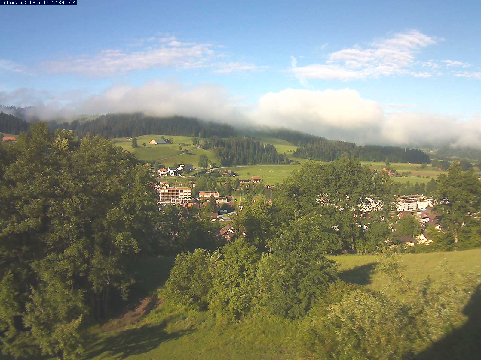 Webcam-Bild: Aussicht vom Dorfberg in Langnau 20180524-080601