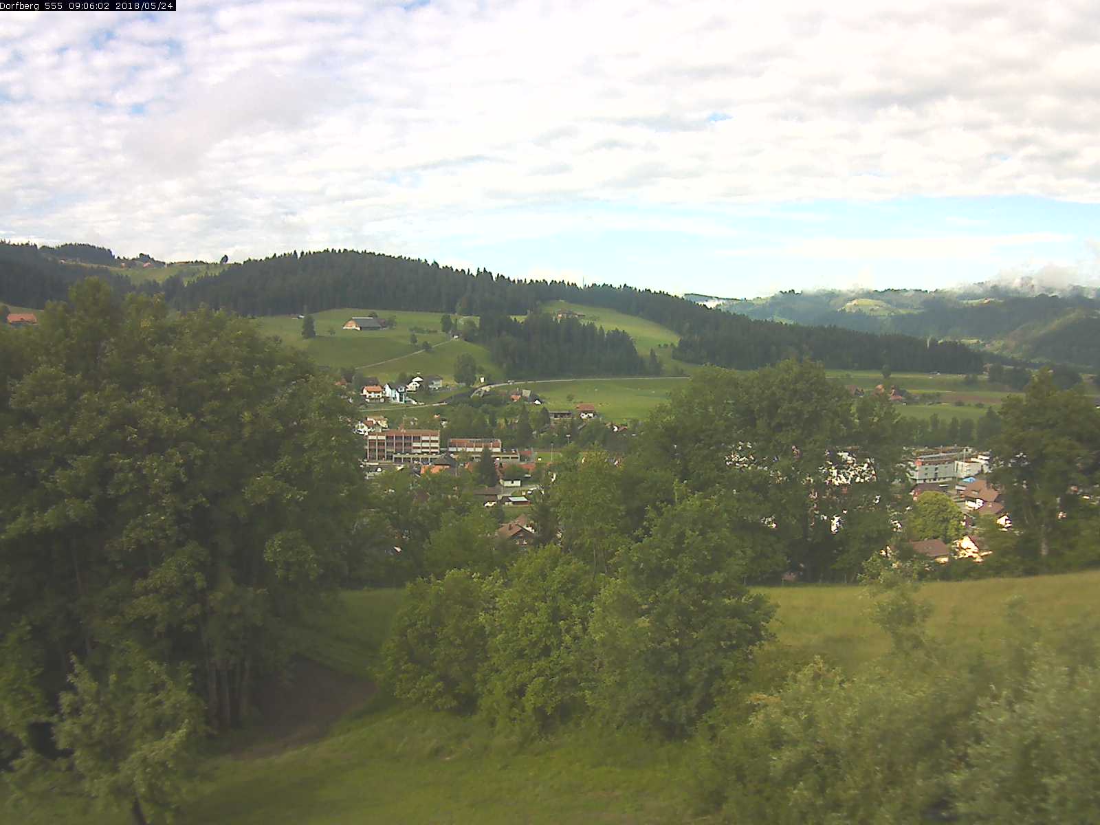 Webcam-Bild: Aussicht vom Dorfberg in Langnau 20180524-090601