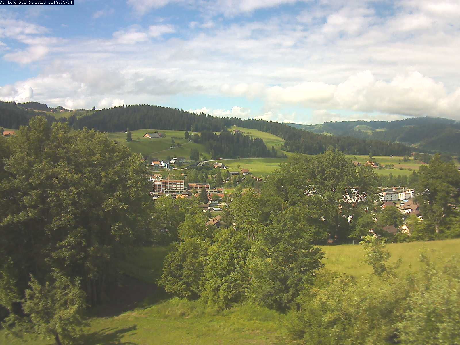 Webcam-Bild: Aussicht vom Dorfberg in Langnau 20180524-100601