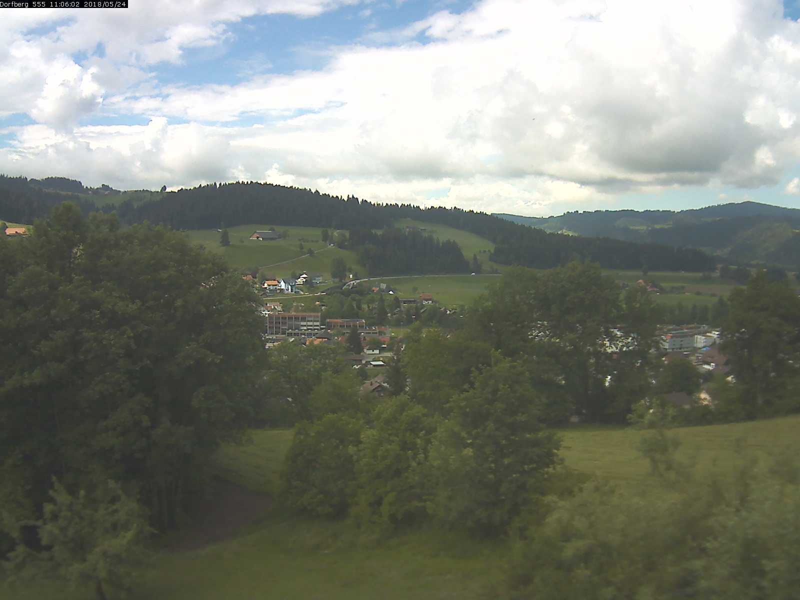 Webcam-Bild: Aussicht vom Dorfberg in Langnau 20180524-110601