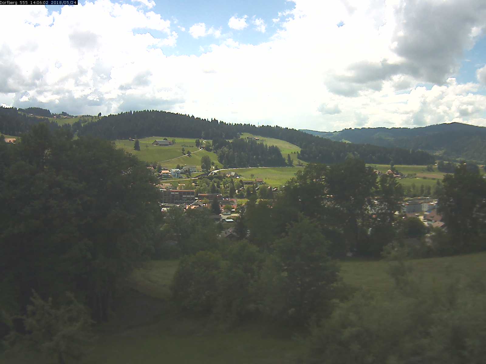 Webcam-Bild: Aussicht vom Dorfberg in Langnau 20180524-140601