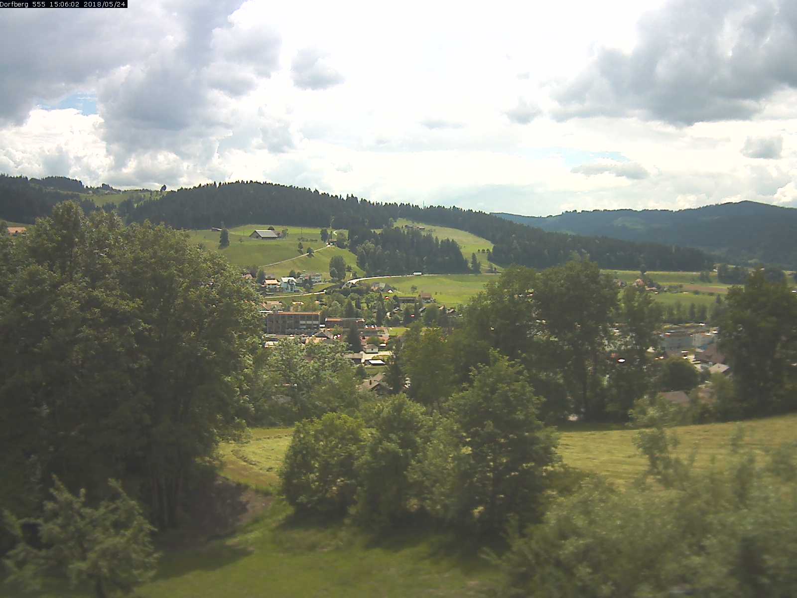 Webcam-Bild: Aussicht vom Dorfberg in Langnau 20180524-150601