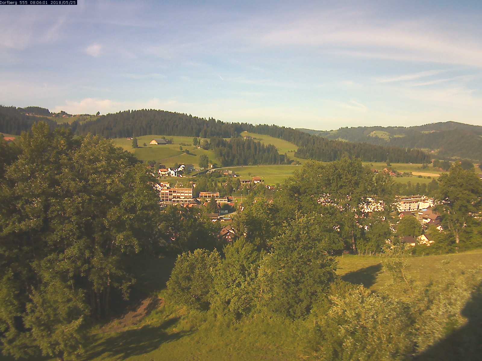 Webcam-Bild: Aussicht vom Dorfberg in Langnau 20180525-080601