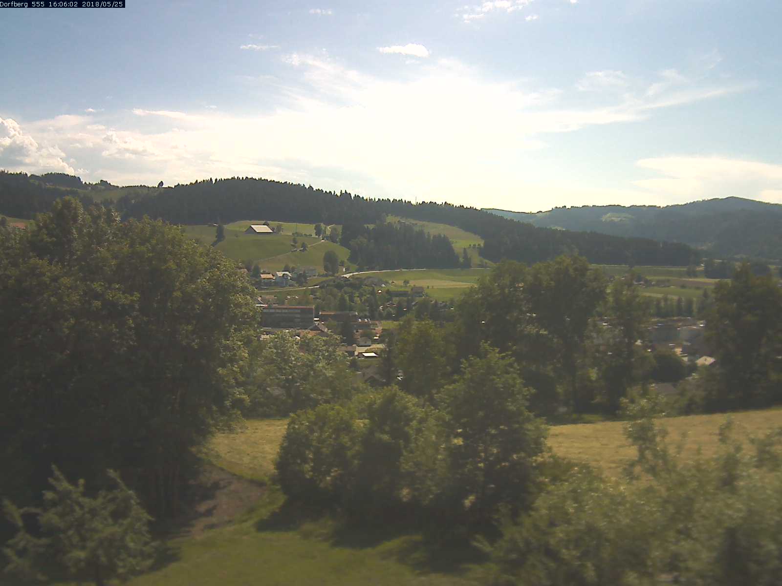 Webcam-Bild: Aussicht vom Dorfberg in Langnau 20180525-160601