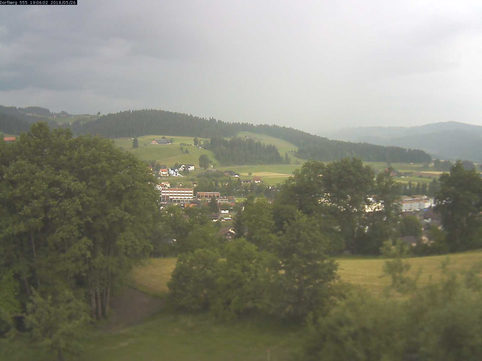 Webcam-Bild: Aussicht vom Dorfberg in Langnau 20180526-190601