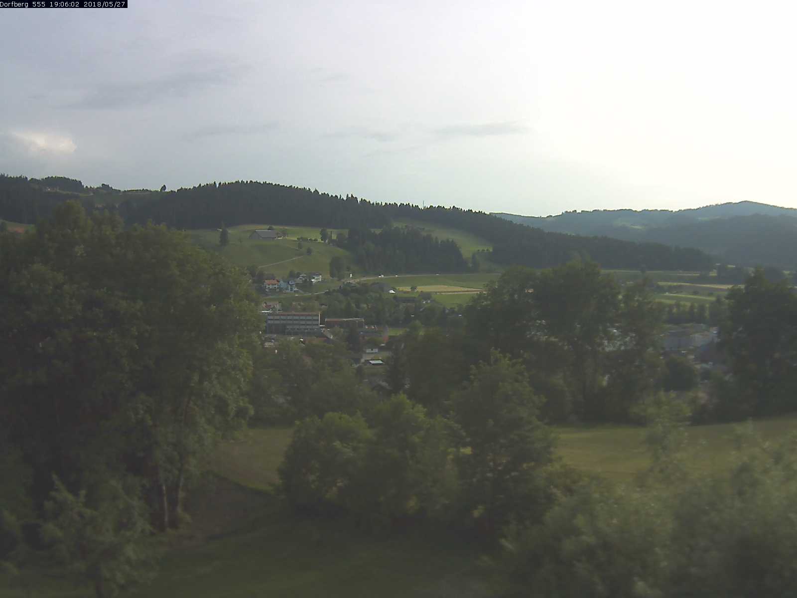 Webcam-Bild: Aussicht vom Dorfberg in Langnau 20180527-190601