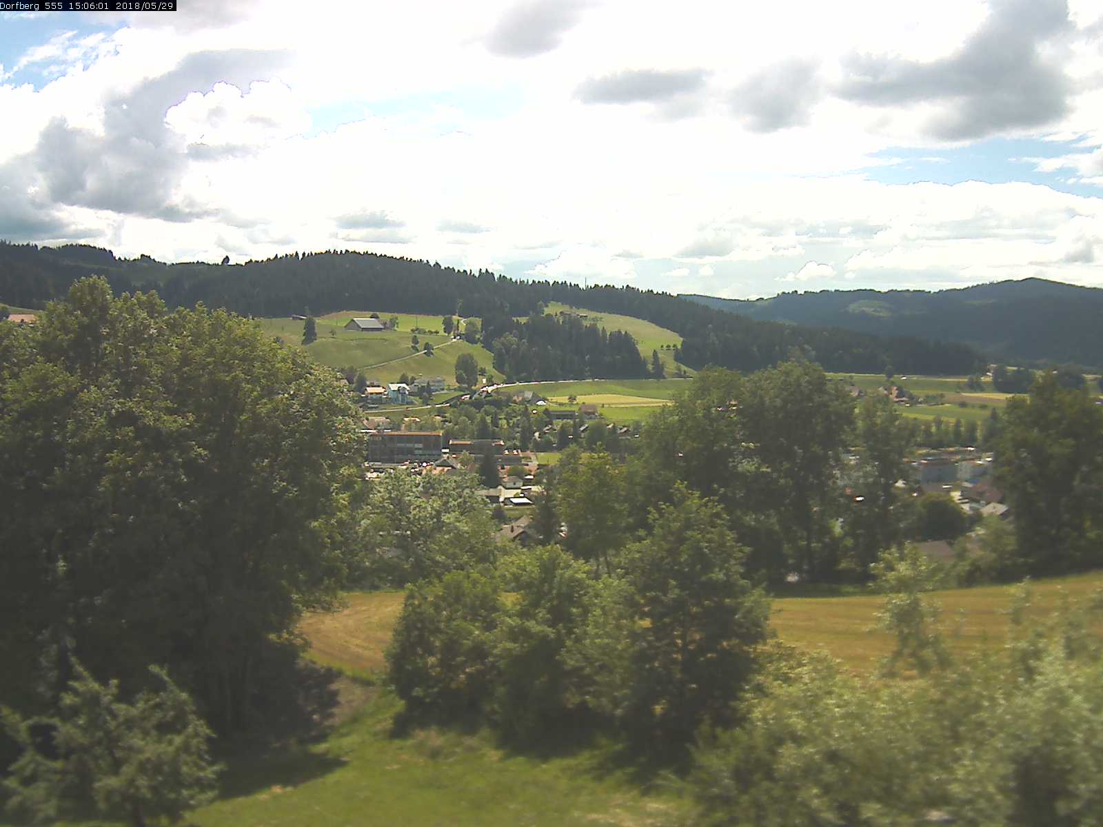 Webcam-Bild: Aussicht vom Dorfberg in Langnau 20180529-150601