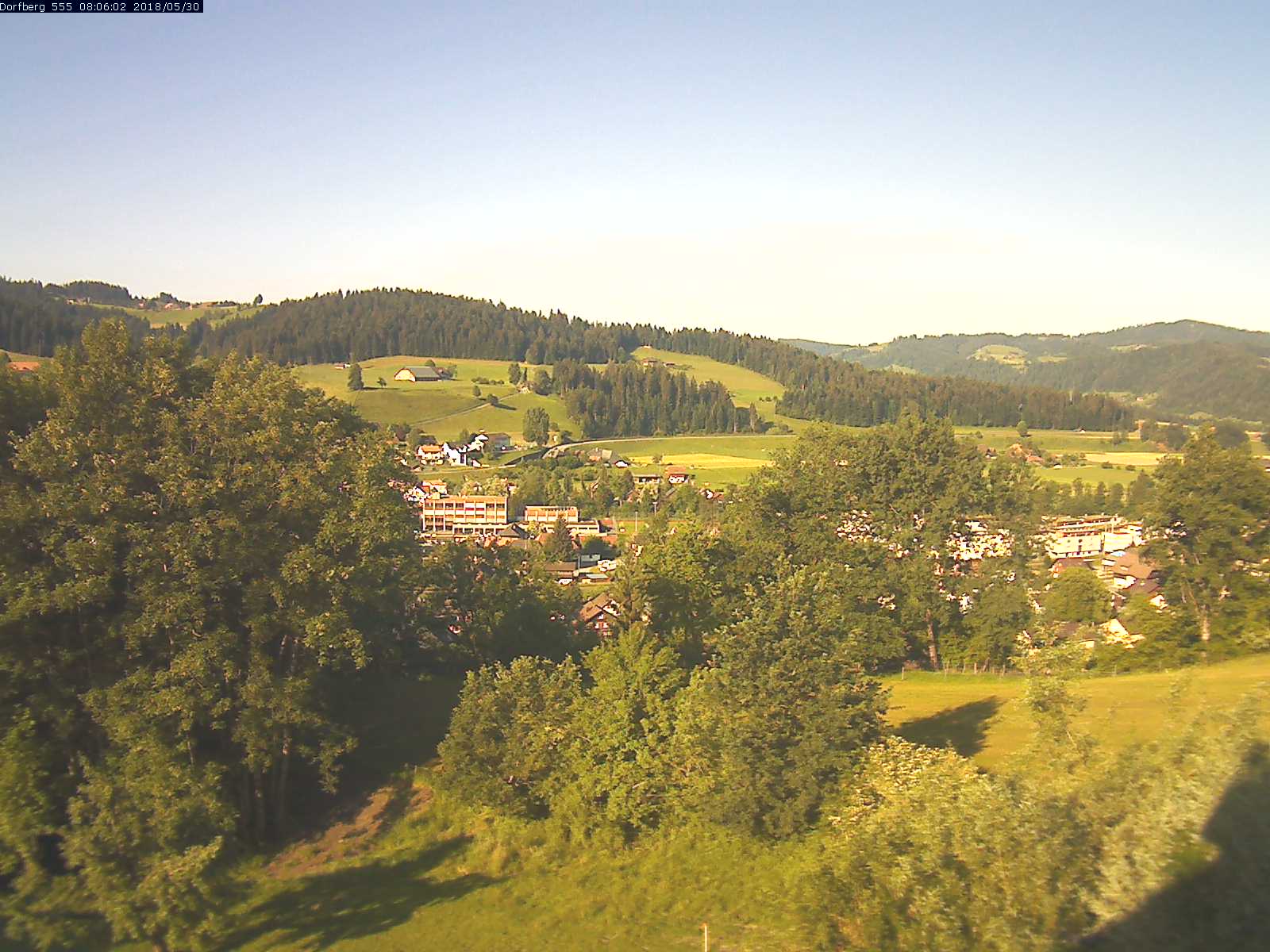 Webcam-Bild: Aussicht vom Dorfberg in Langnau 20180530-080601