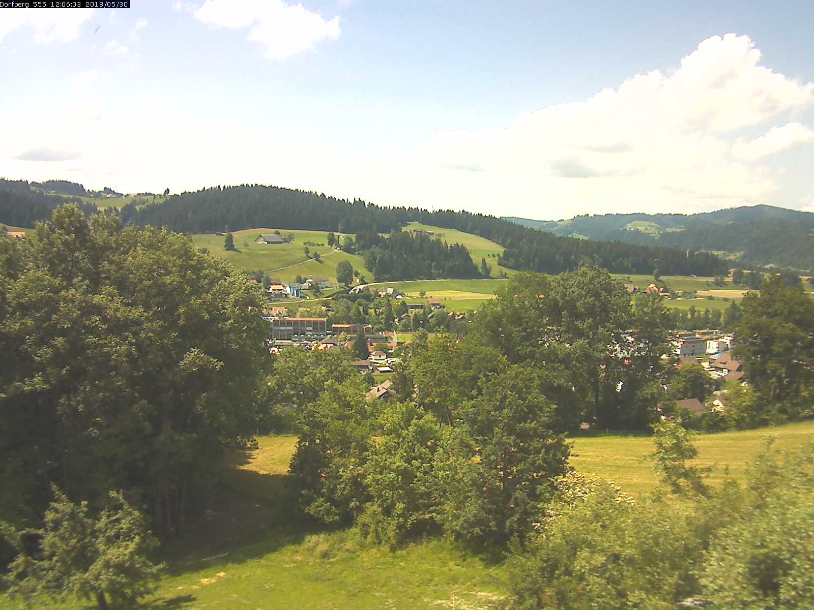 Webcam-Bild: Aussicht vom Dorfberg in Langnau 20180530-120601