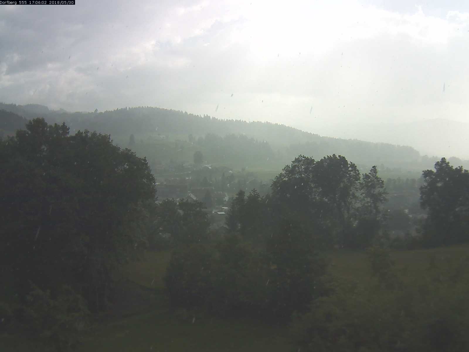 Webcam-Bild: Aussicht vom Dorfberg in Langnau 20180530-170601
