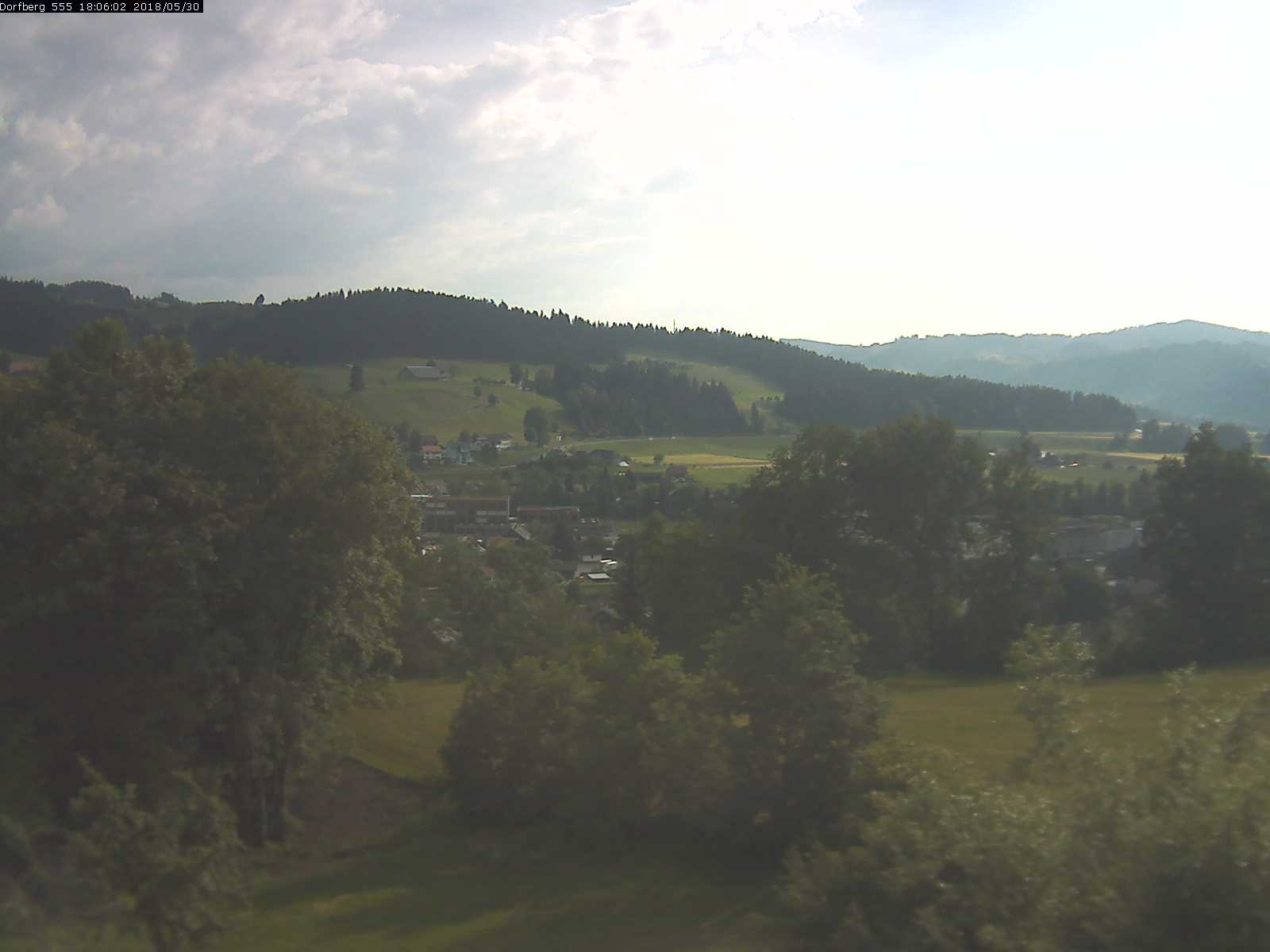 Webcam-Bild: Aussicht vom Dorfberg in Langnau 20180530-180601