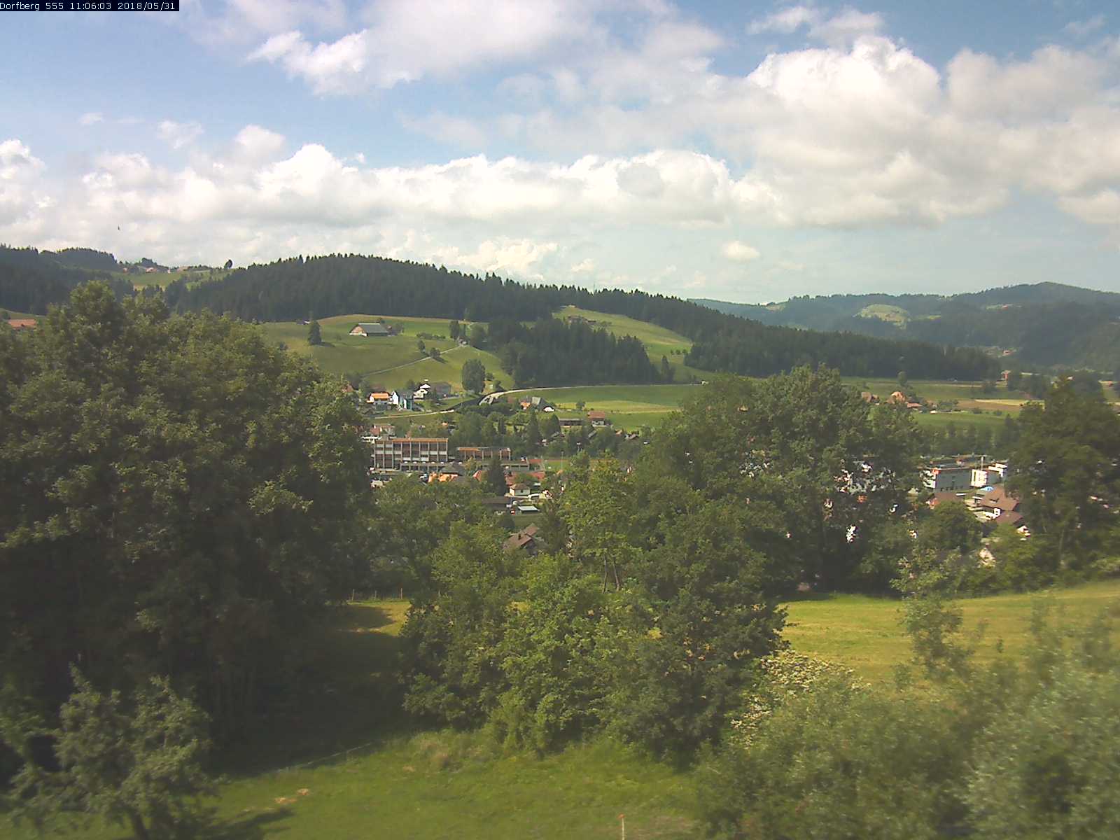 Webcam-Bild: Aussicht vom Dorfberg in Langnau 20180531-110601