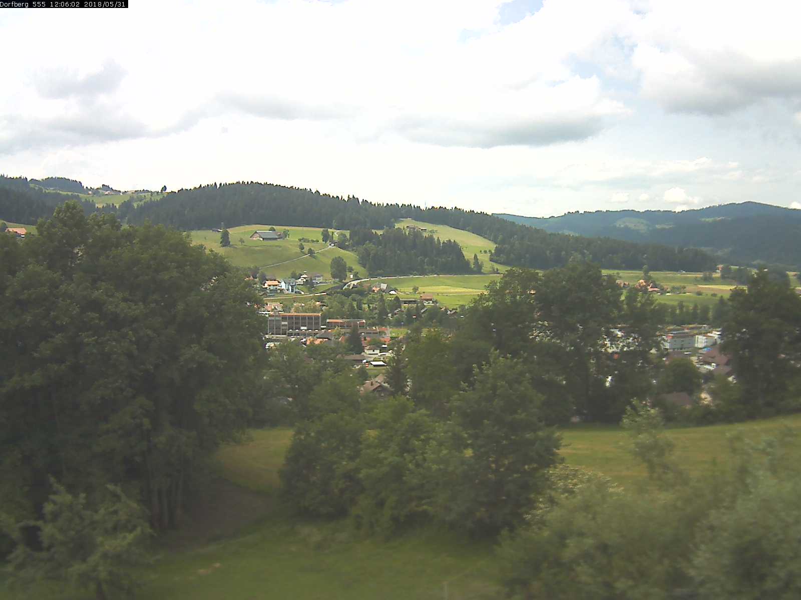 Webcam-Bild: Aussicht vom Dorfberg in Langnau 20180531-120601