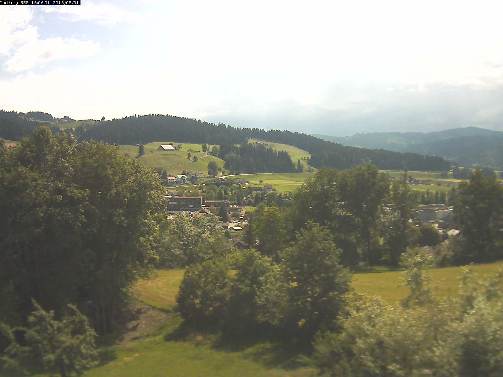 Webcam-Bild: Aussicht vom Dorfberg in Langnau 20180531-160601