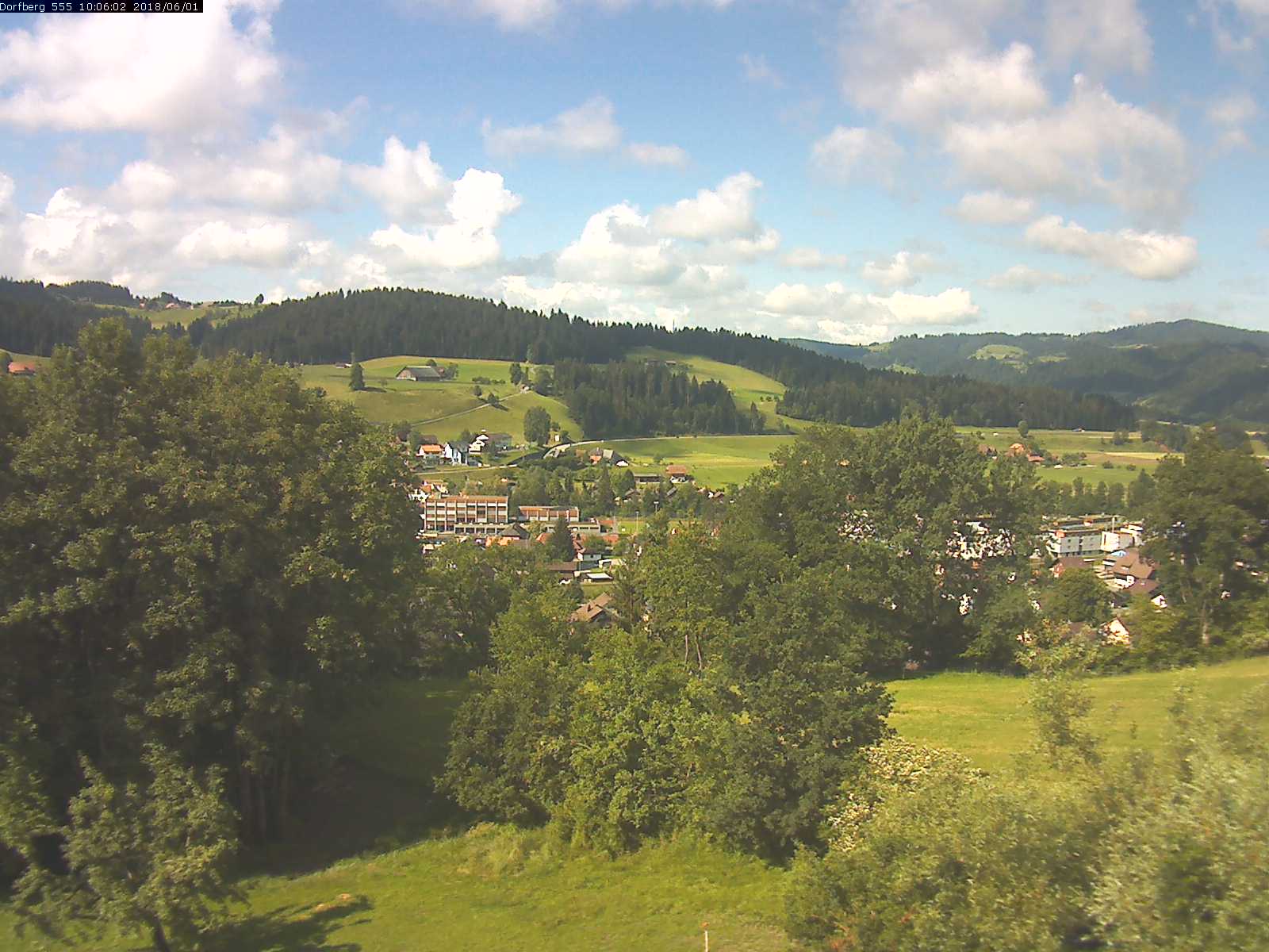 Webcam-Bild: Aussicht vom Dorfberg in Langnau 20180601-100601