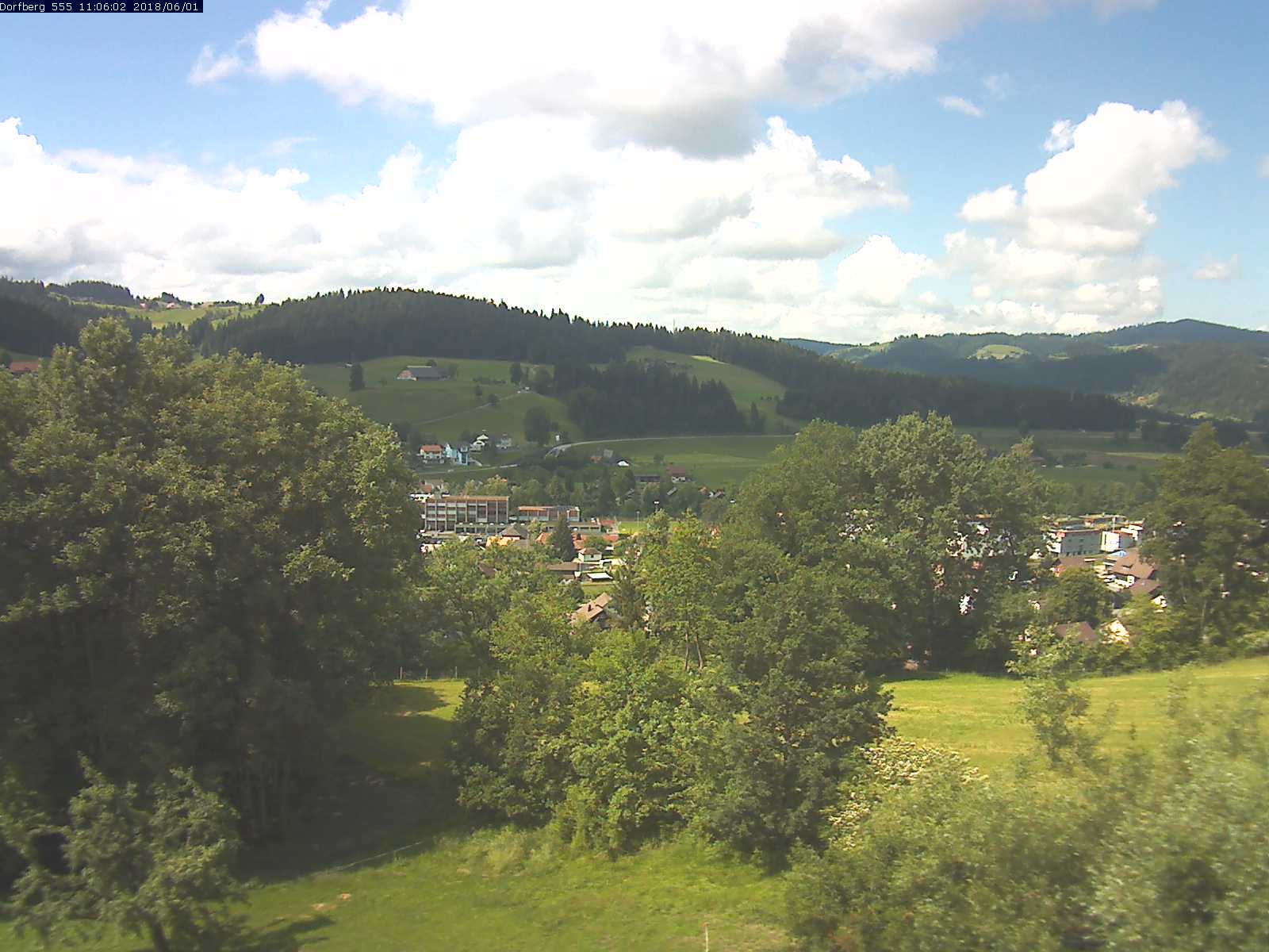 Webcam-Bild: Aussicht vom Dorfberg in Langnau 20180601-110601