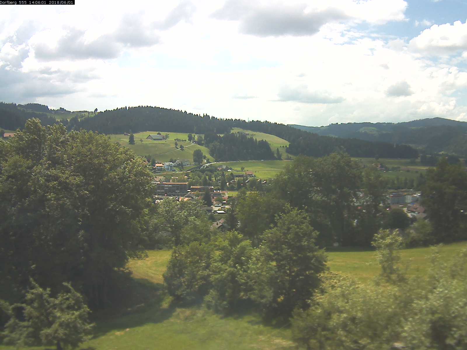 Webcam-Bild: Aussicht vom Dorfberg in Langnau 20180601-140601