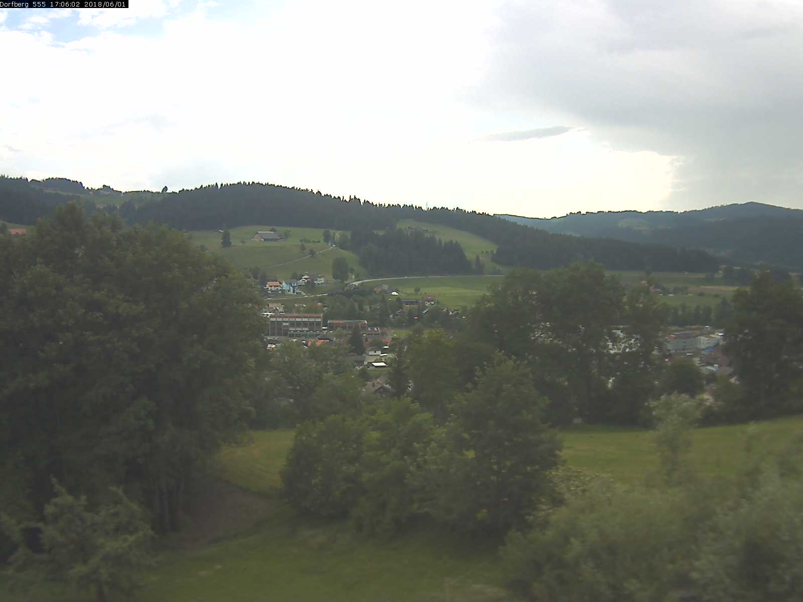 Webcam-Bild: Aussicht vom Dorfberg in Langnau 20180601-170601