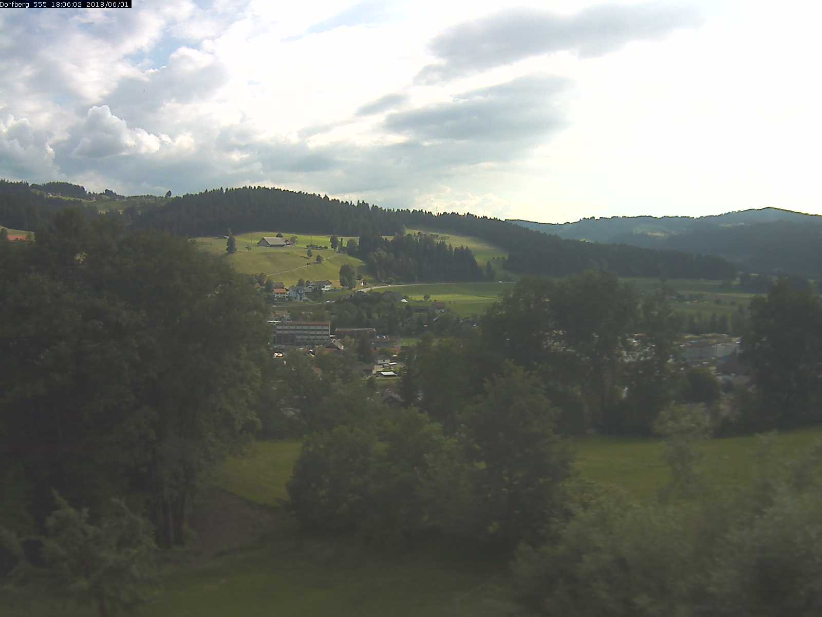 Webcam-Bild: Aussicht vom Dorfberg in Langnau 20180601-180601