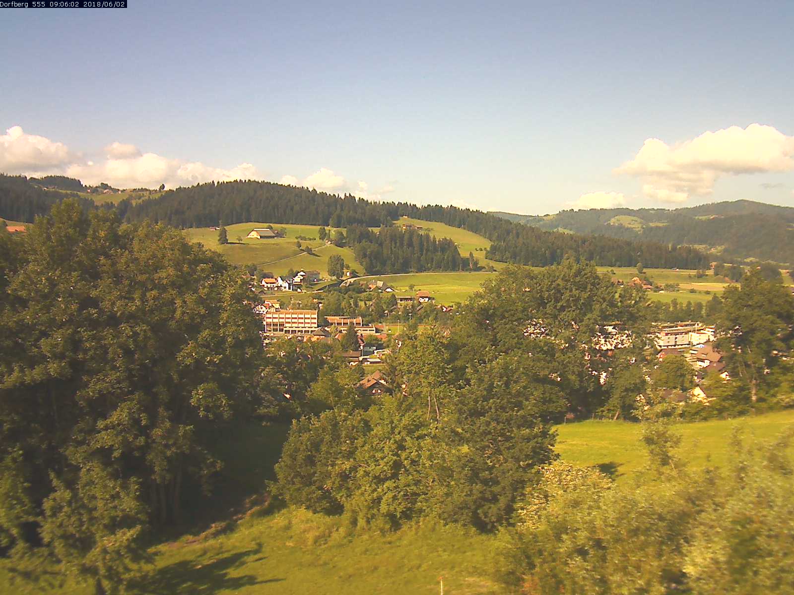 Webcam-Bild: Aussicht vom Dorfberg in Langnau 20180602-090601